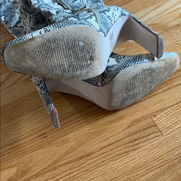 ✖️sold✖️Pretty little thing snake boots - Picture 7 of 7